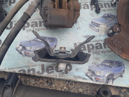 Подушка акпп 12371-62120 TOYOTA HILUX SURF