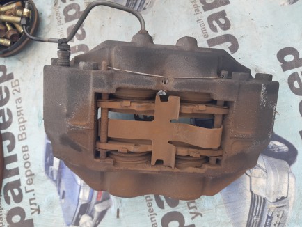 Суппорт тормозной передний правый 47730-35120 TOYOTA HILUX SURF