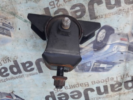Подушка переднего редуктора MITSUBISHI PAJERO OEM MR374569 V97W 2006